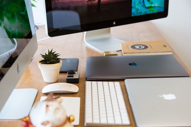 Mac vs Windows: Which Laptop is Better for Everyday Use